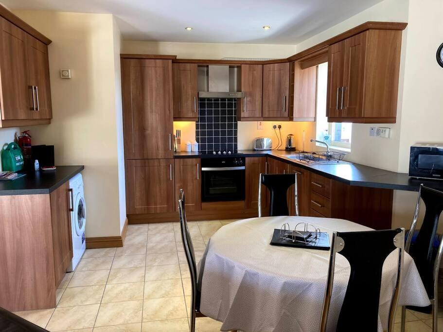 Charlies Lane Apartment Donegal Town المظهر الخارجي الصورة