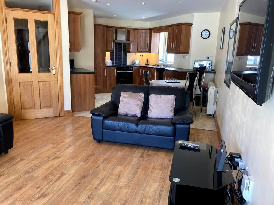 Charlies Lane Apartment Donegal Town المظهر الخارجي الصورة